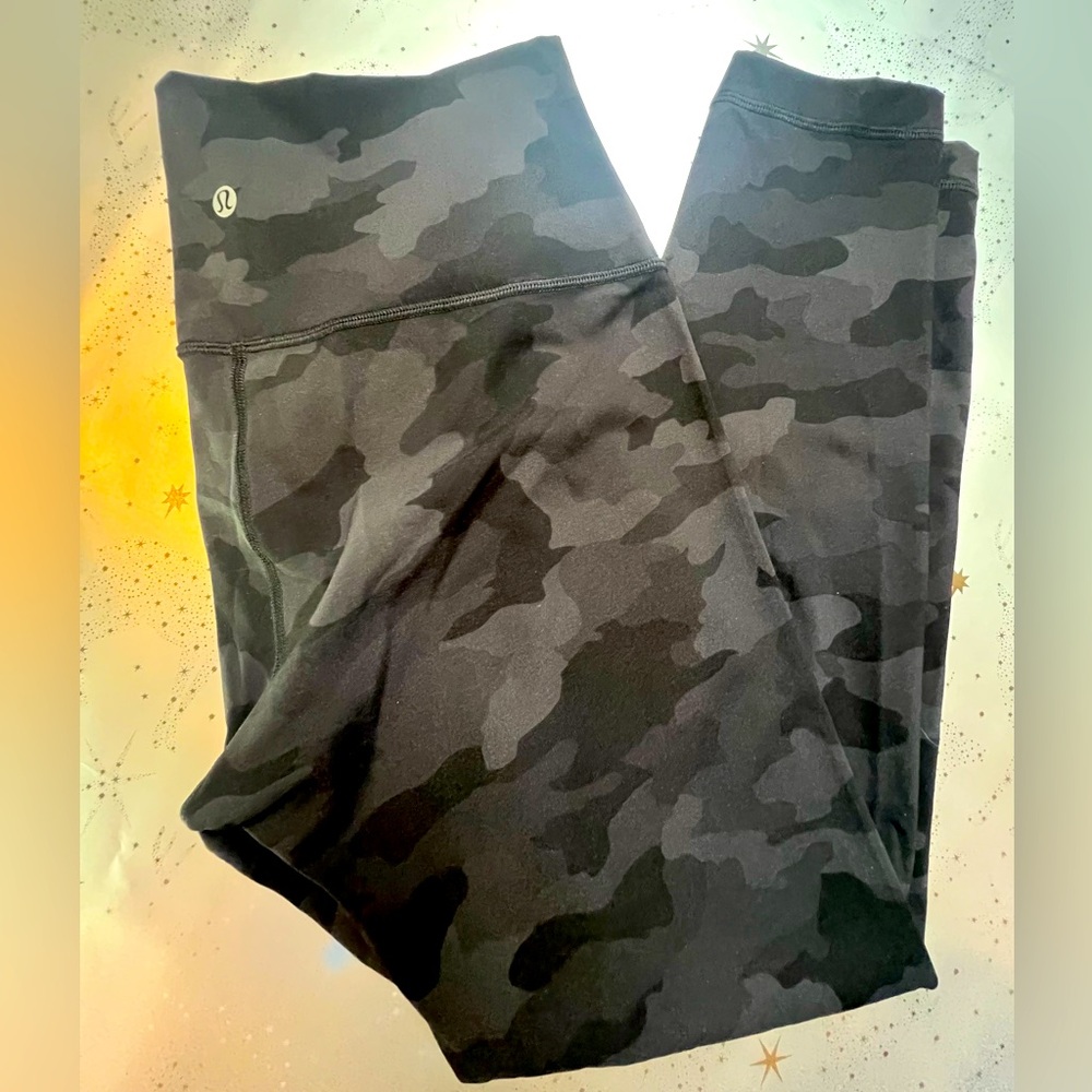 Lululemon Athletica Cropped Camo Leggings - Size 8